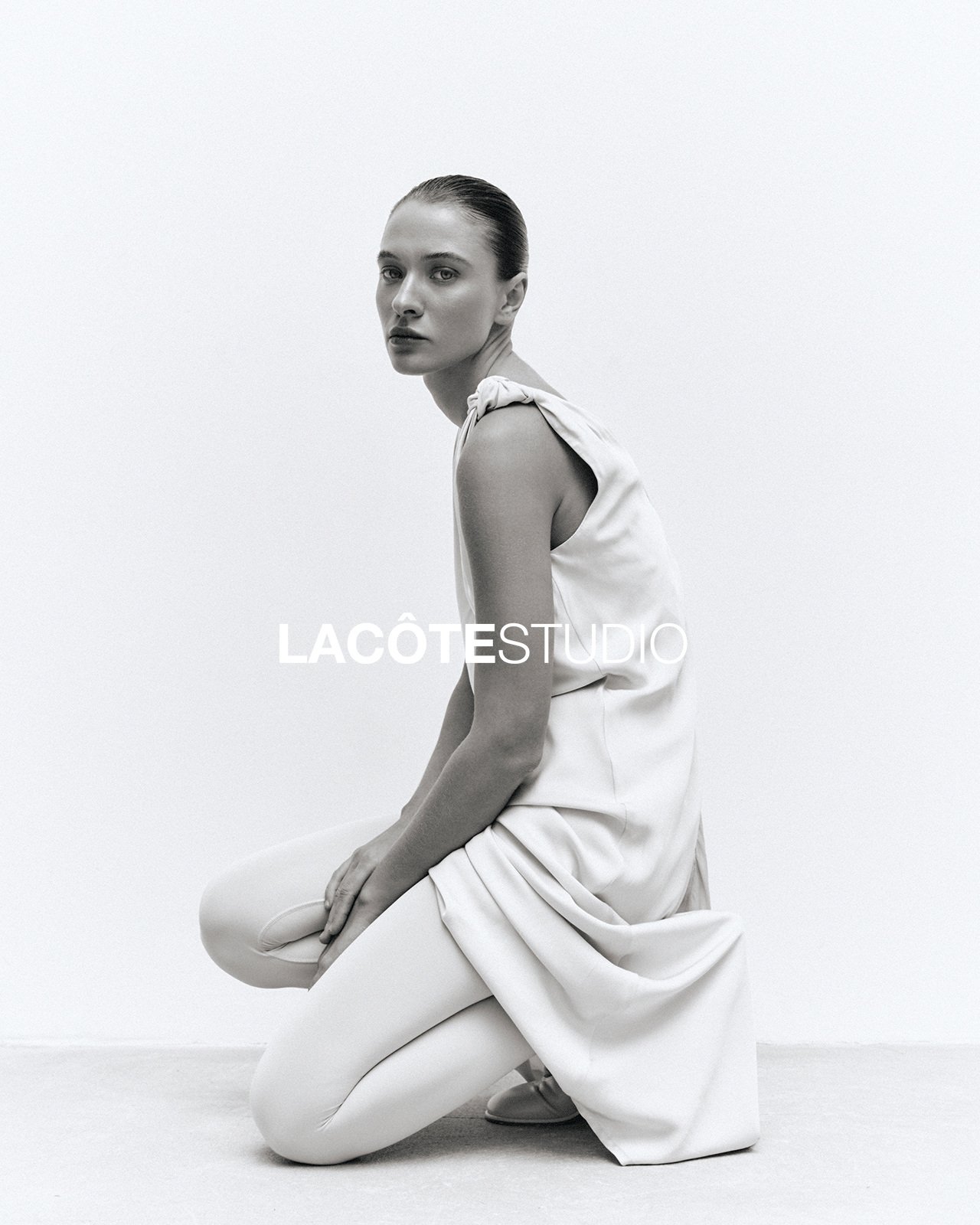 LA CÔTE — one-shoulder dress, black-and-white
