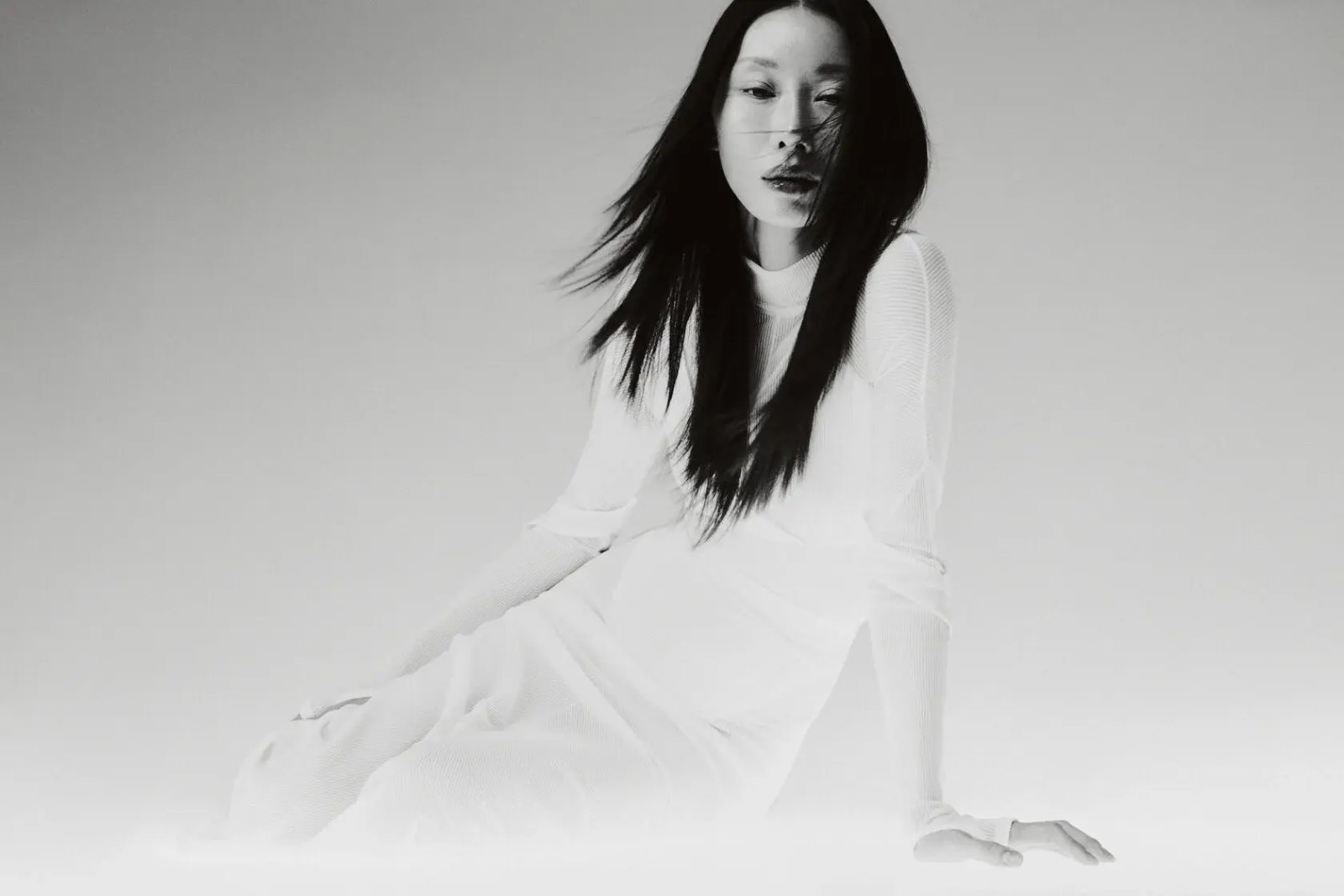 MIOGI LI — white ribbed dress, black-and-white portrait